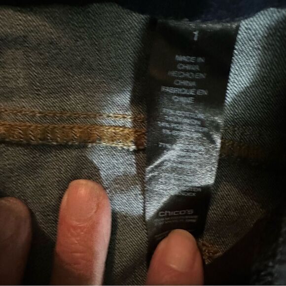 Chico's Dark Denim the So‎ Lifting Crop Jeans  - Size 1 Medium - Picture 12 of 12